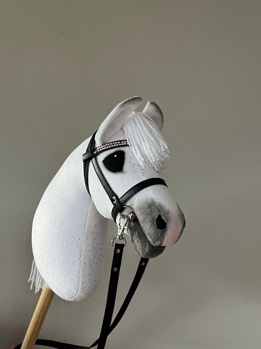 Hobby horse siwy w hreszce