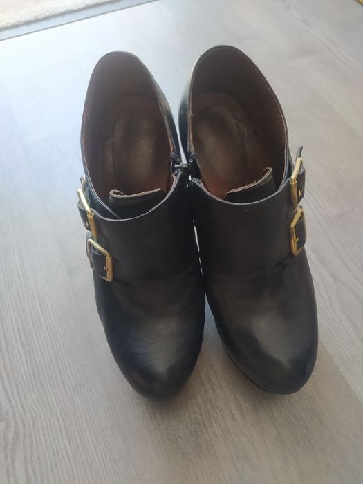 Botins em pele tamanho 39