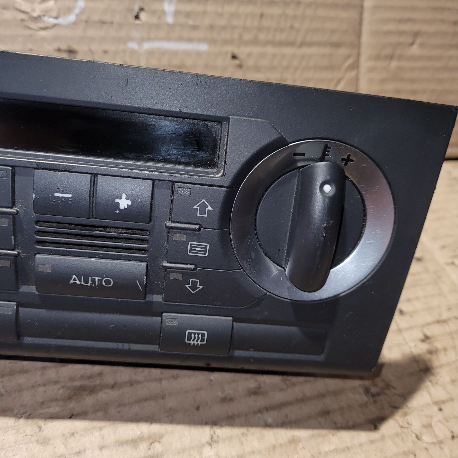 Panel nawiewu klimatyzacji audi a3 8p 2004r