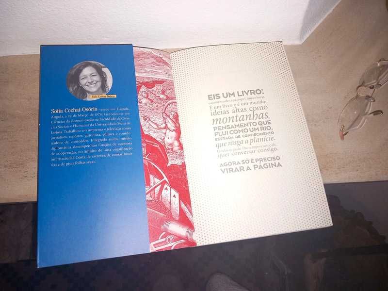 Livro- O Pequeno Livro dos Grandes Heróis-Sofia Coachat-Osório