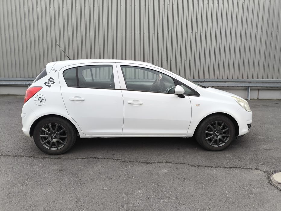 Opel Corsa D niski przebieg  2 komplety kół bezwypadkowa 2 włascicel