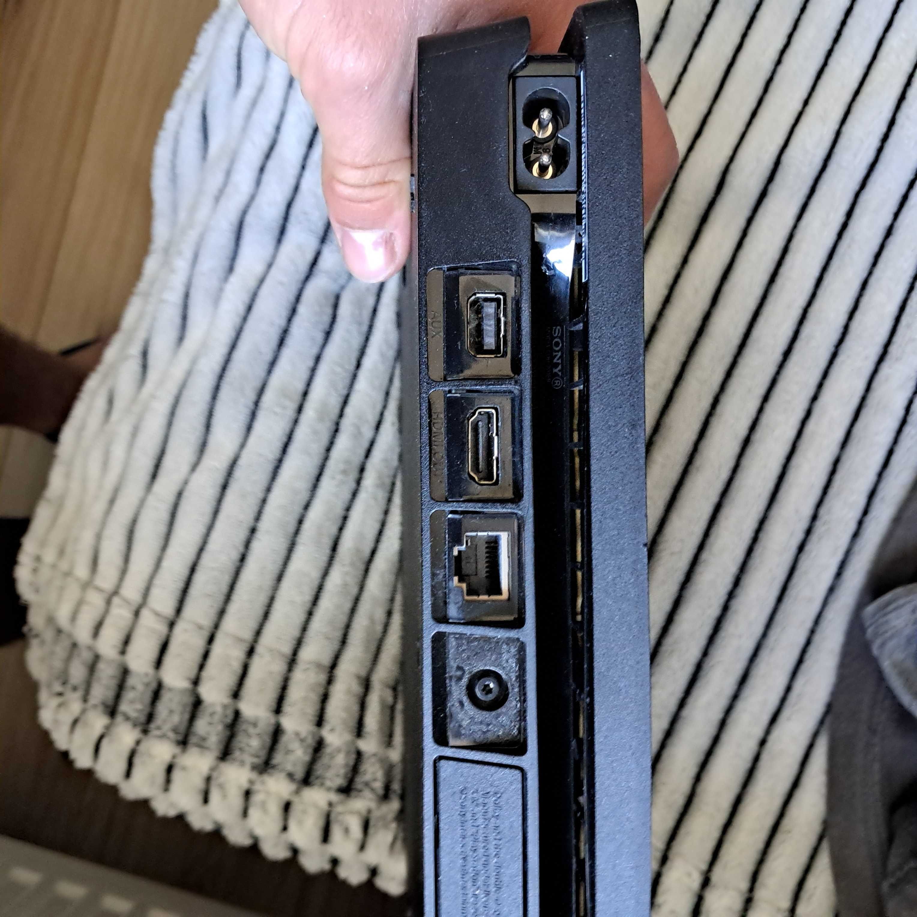 Konsola ps4 slim +4 gry