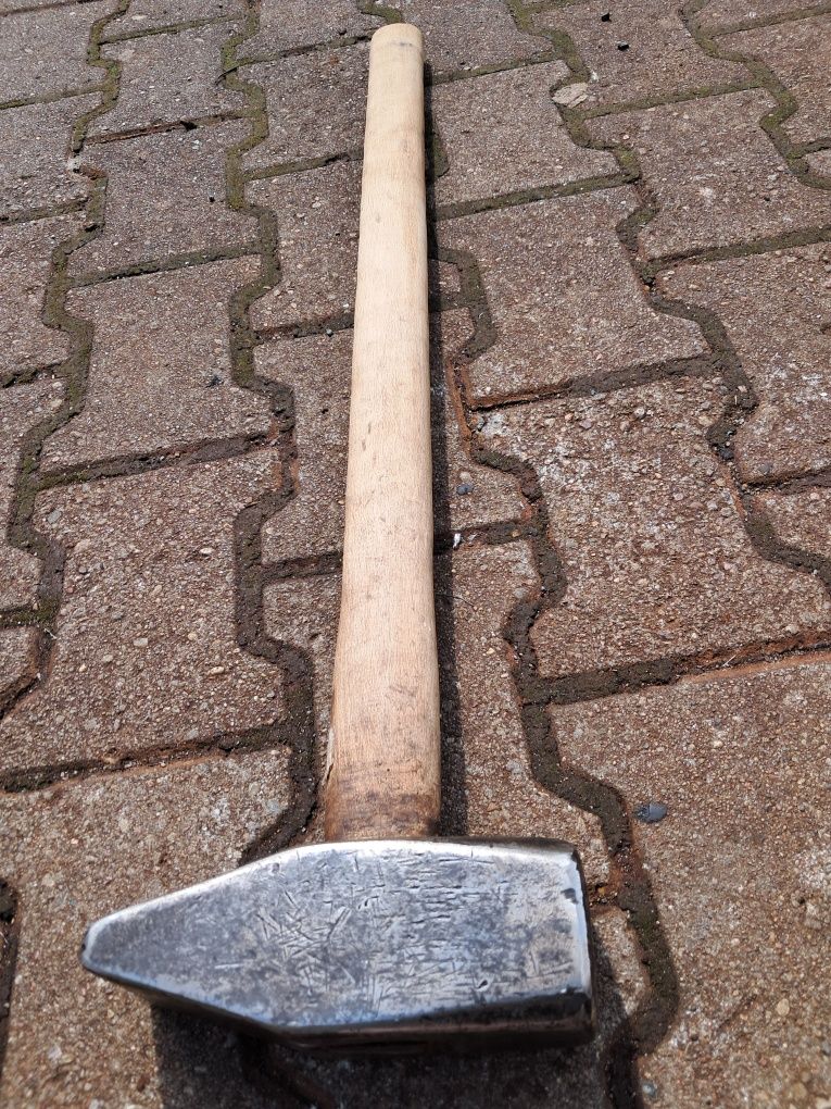 Duży młot 5 kg z trzonkiem
