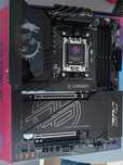 MSI MPG X870E Carbon