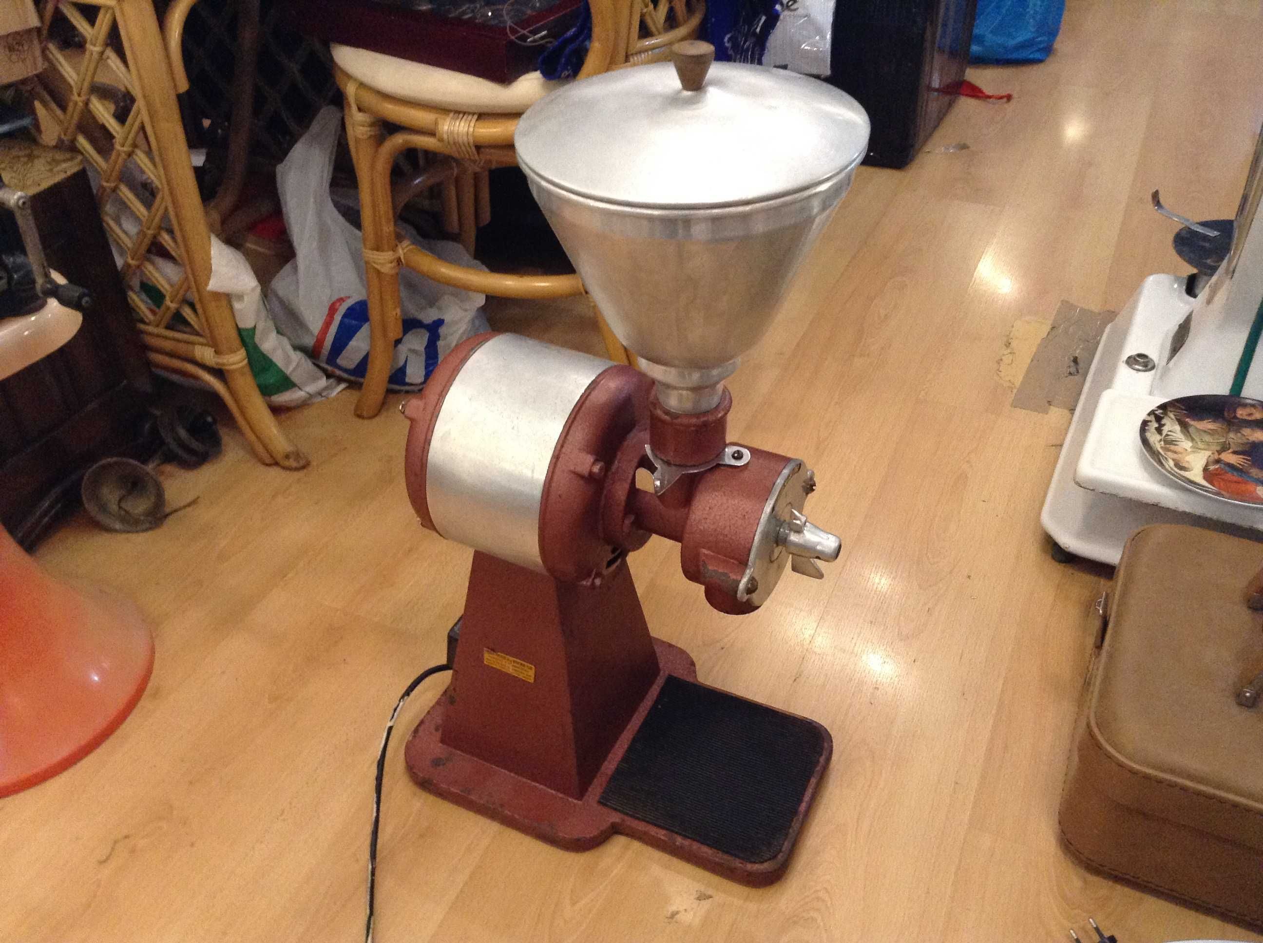 Moinho de Café antigo anos 50 Almacinha filho Porto - Máquina ferro