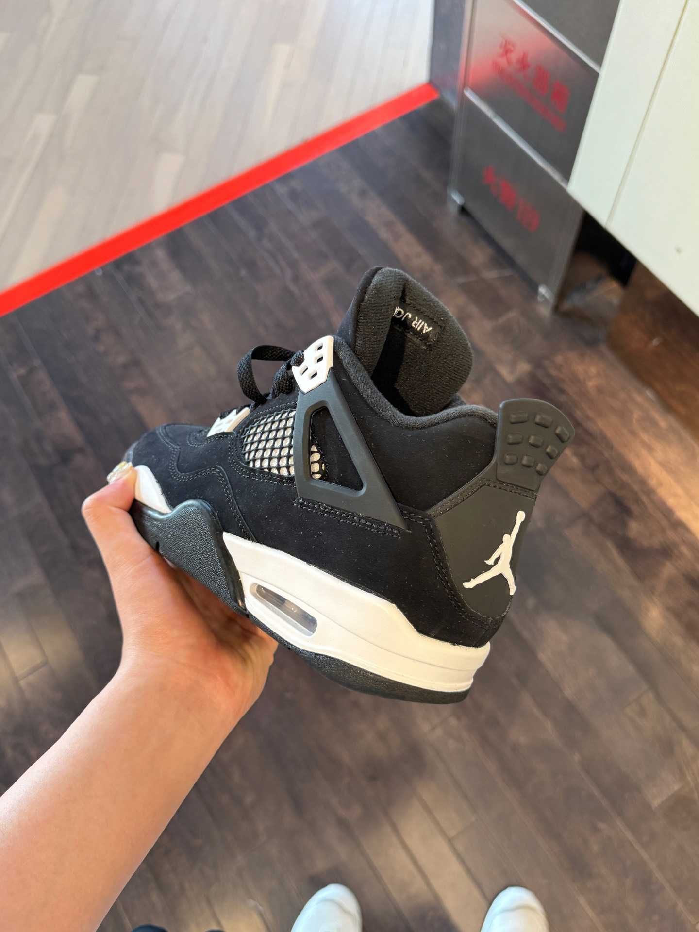 Buty AirJordan4 Retro WhiteThunder UnisexTrampki 37.5