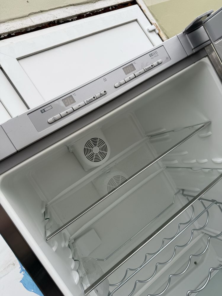 Холодильник з нержавіючоі столі 2м Miele KFN8762