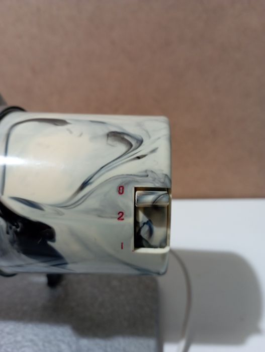 Настольный вентилятор.