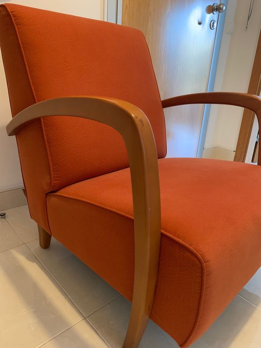Dois cadeirões de loja de decoração.