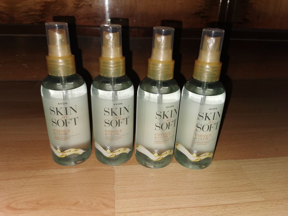 Rozświetlający olejek do ciała w sprayu opalający 150 ml