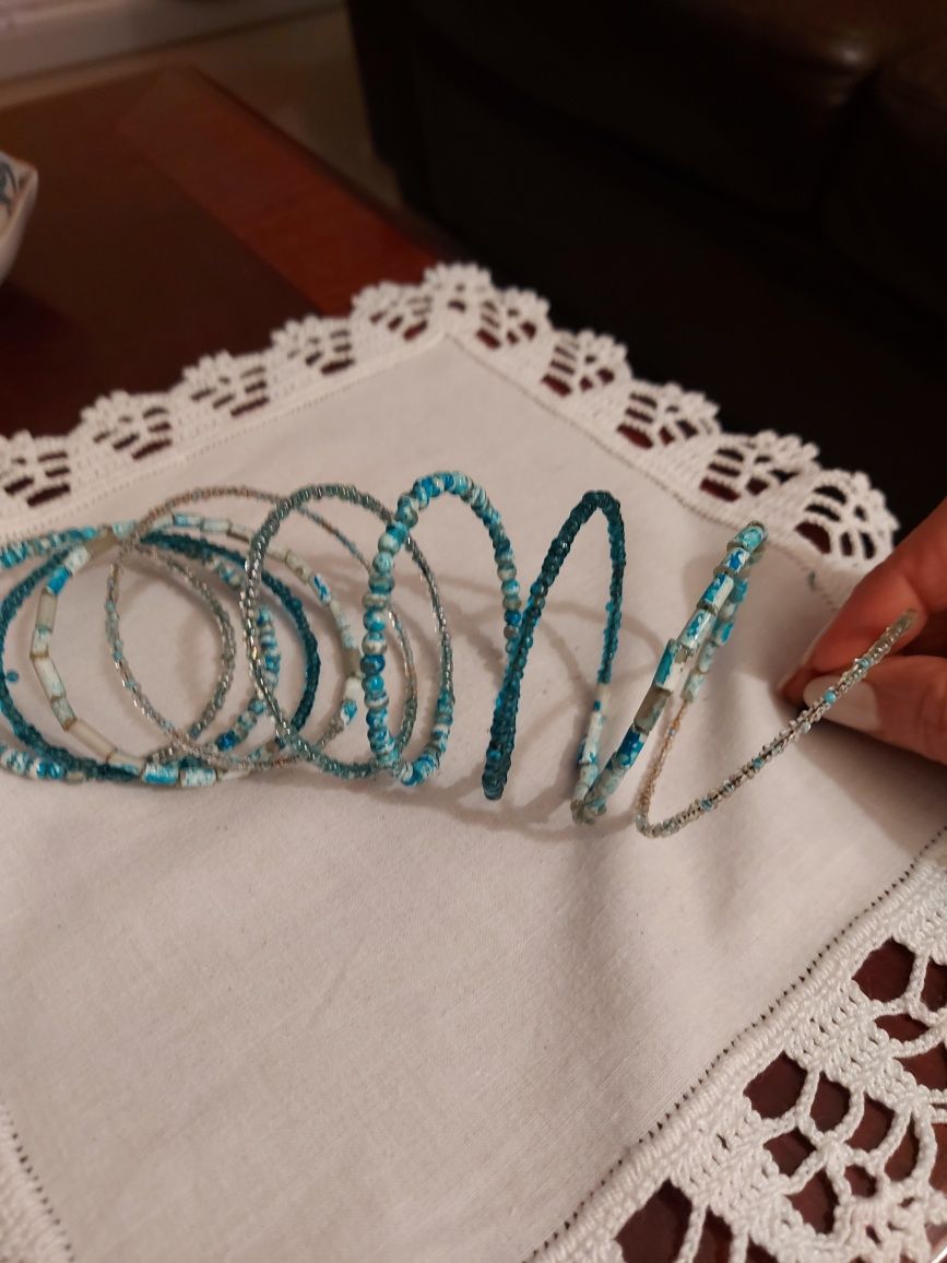 Pulseira de 10 voltas c/várias contas Turquesa e Branco.
