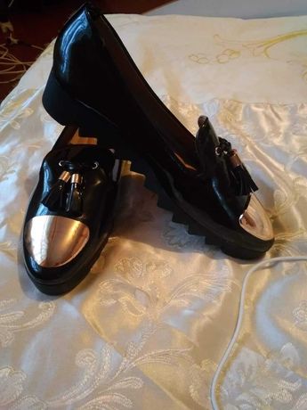 Жіночі туфлі на низькому)