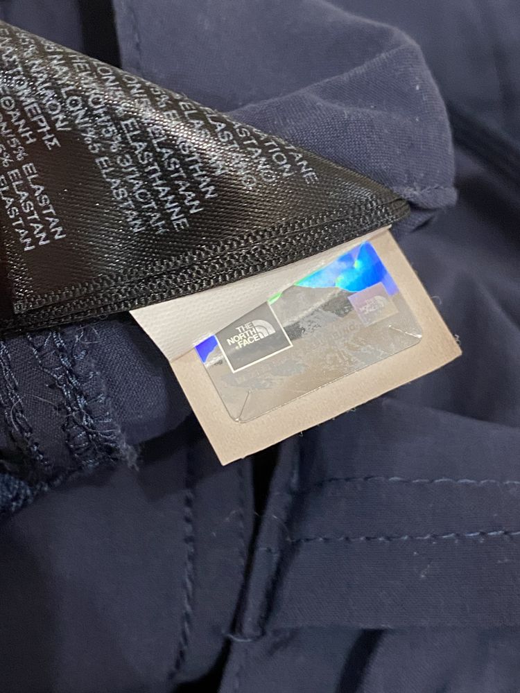 Спортивні штани / шорти  the north face