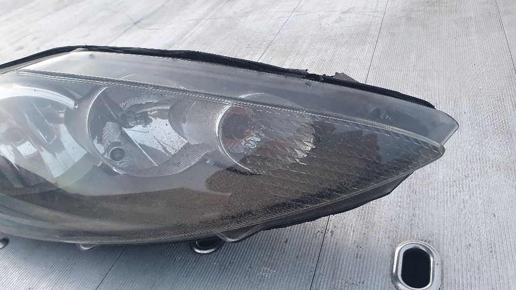 Lampa prawy przód ford fiesta mk7