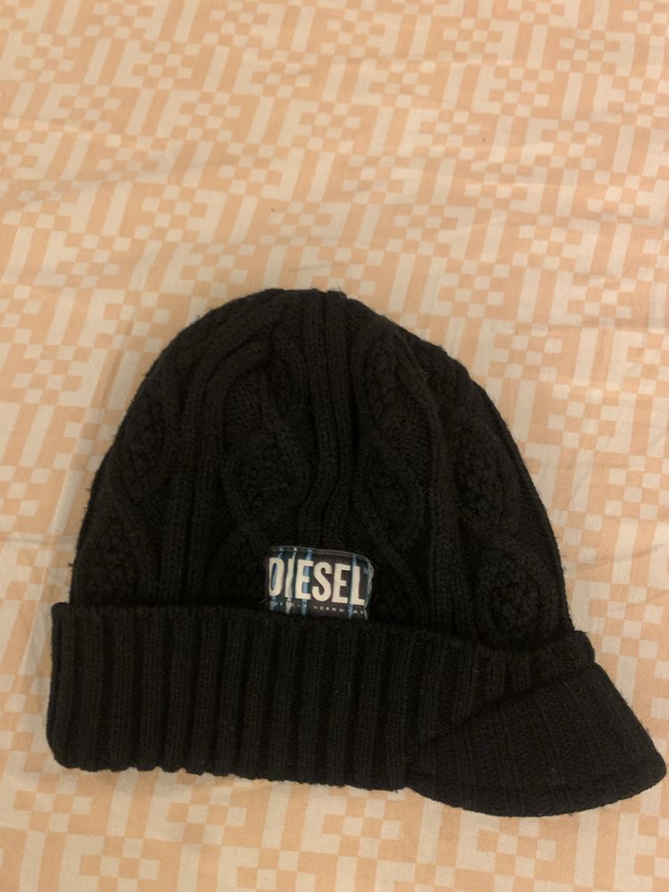 Шапка зимова з козирком diesel вовна