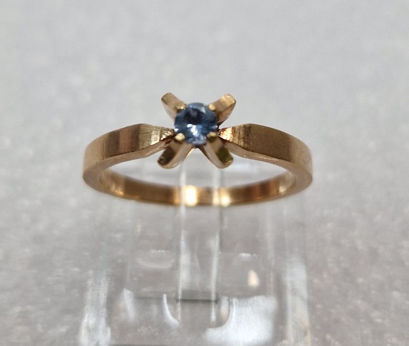 Pierścionek z błękitym oczkiem używany PR 585 rozm 13