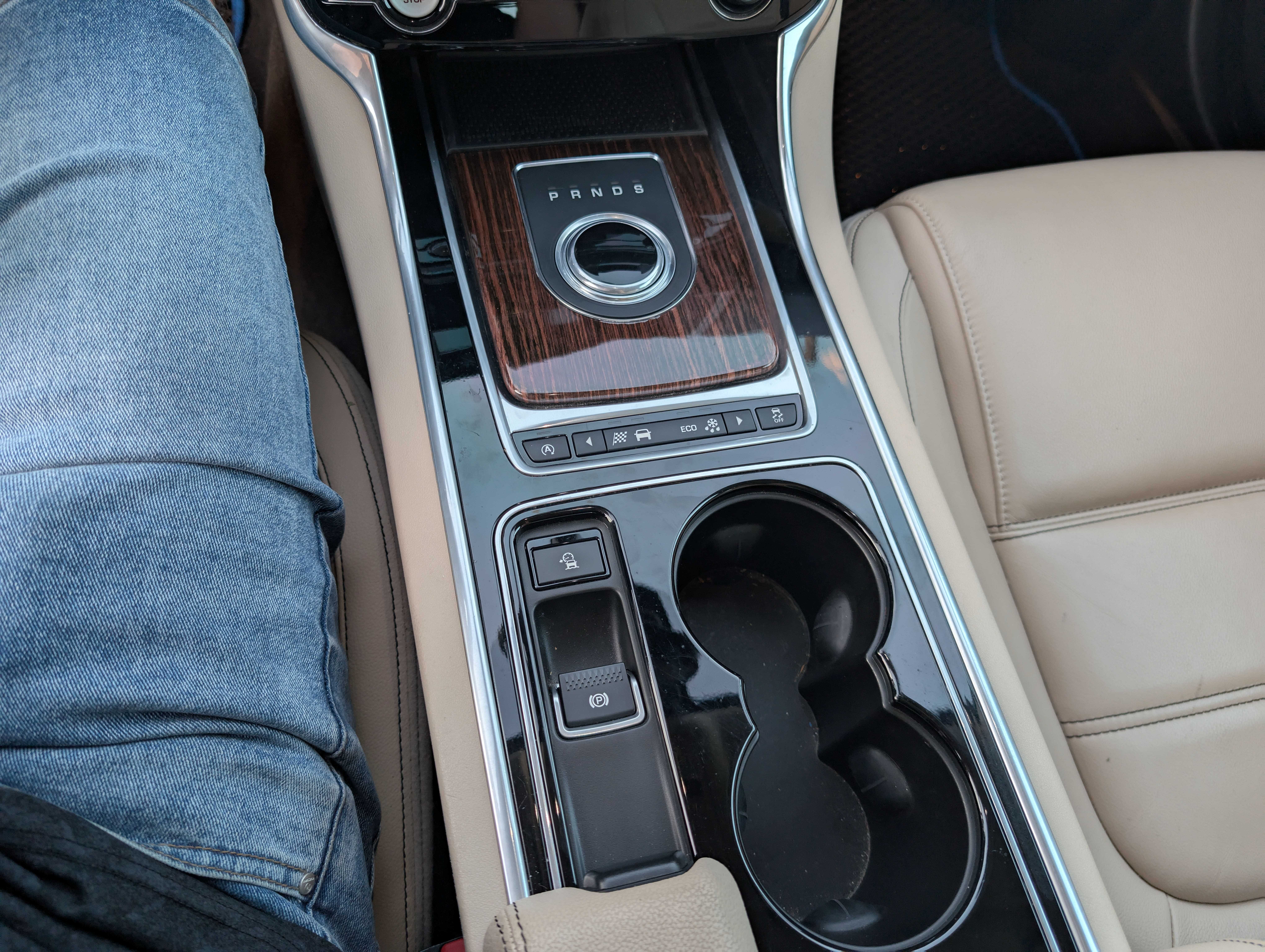Jaguar XE 25t Prestige 2016