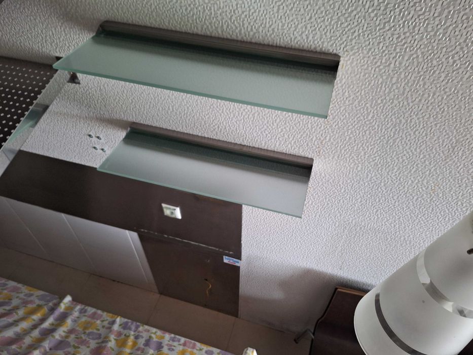 Prateleiras em vidro e inox - 4 Prateleiras