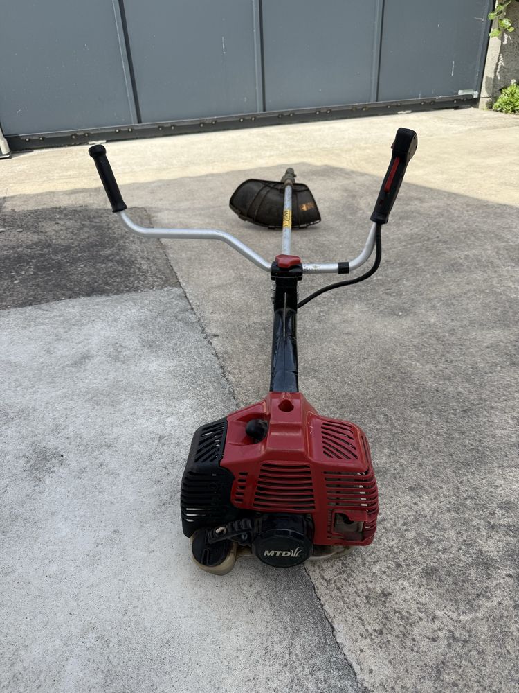Roçadora MTD 1043 AVS 43cc