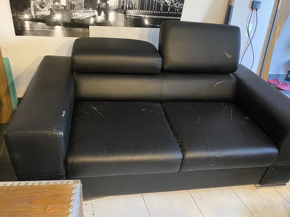 Czarna sofa uzywana