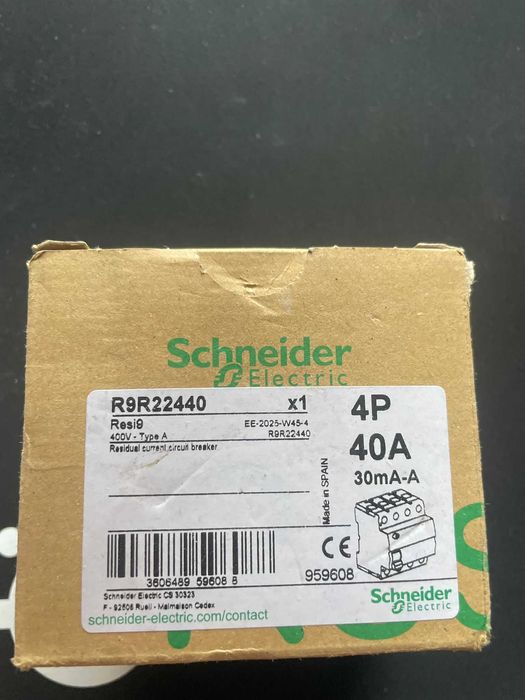 Schneider  R9R22440 Wyłącznik różnicowoprądowy RCD 4P 40 A 30 mA Resi9