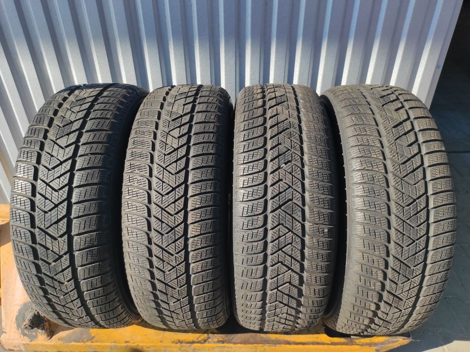 Шини 235/65R17 Pirelli