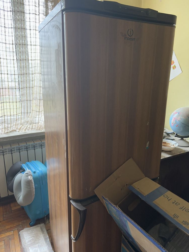 Холодильник indesit