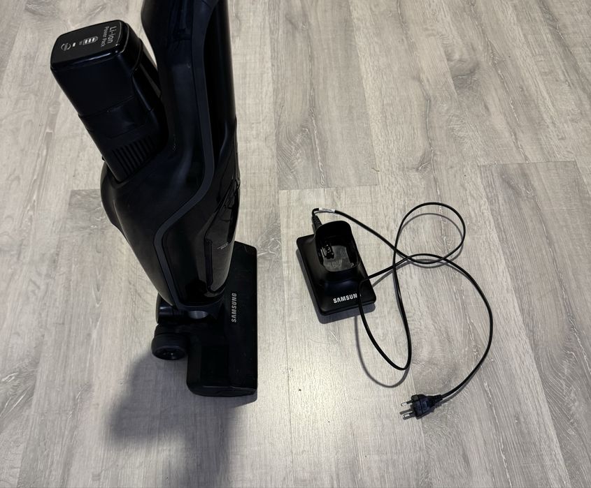 Пилесос аккумуляторный Samsung SS60M6015KG