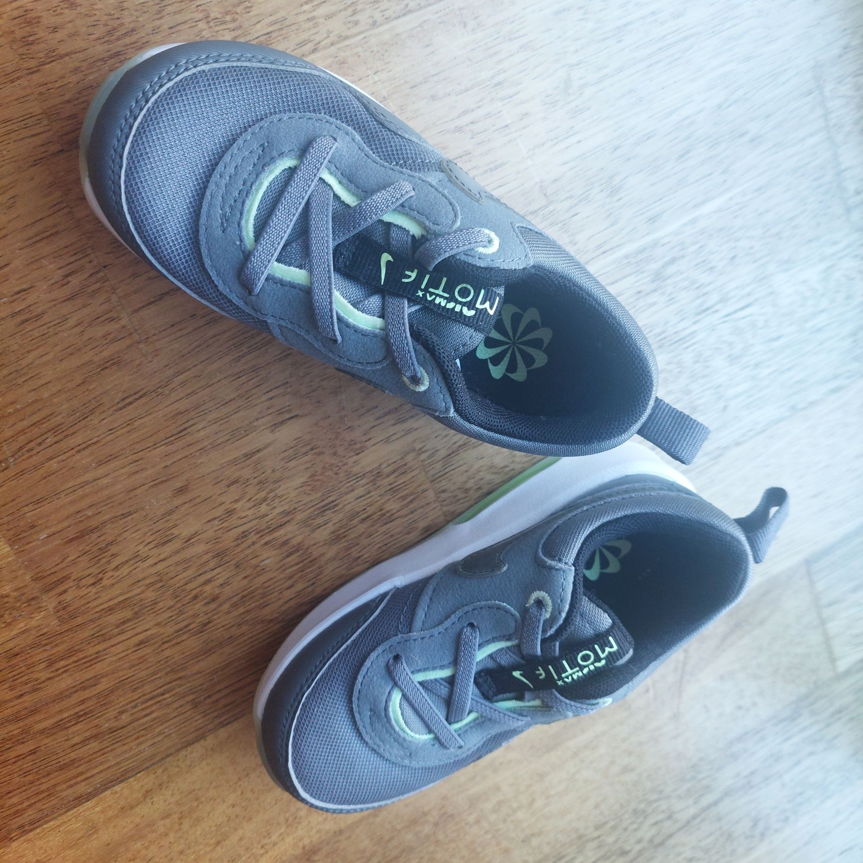 Nowe buty dziecięce Nike r. 26