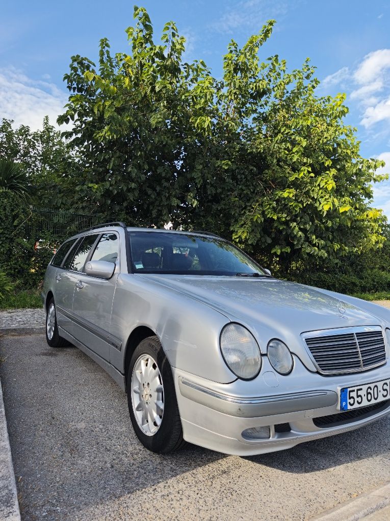 Mercedes-Benz E220 CDI (7-Lugares)