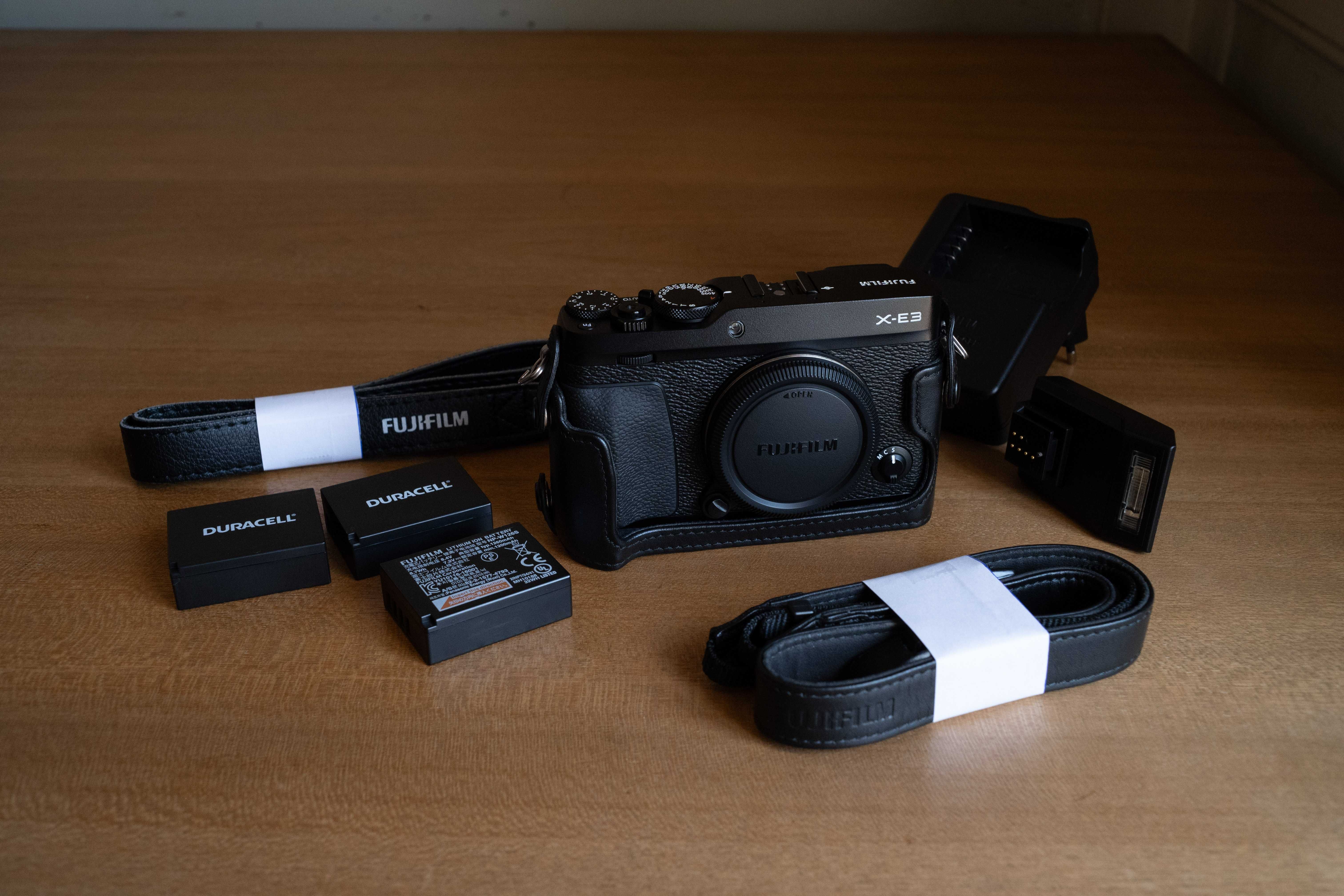 Fujifilm X-E3 + Leather case BLC-XE3 + Extras
