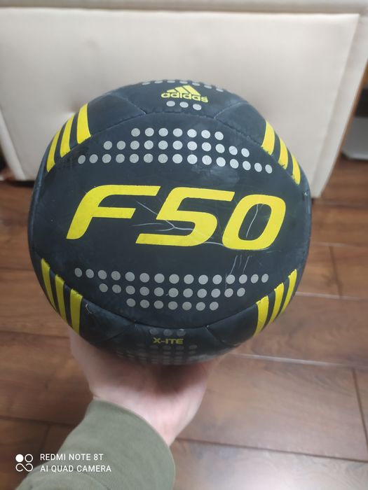 Футбольний м'яч Adidas