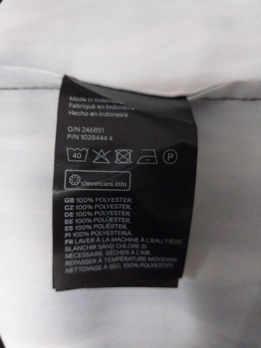 Жіноче плаття продається