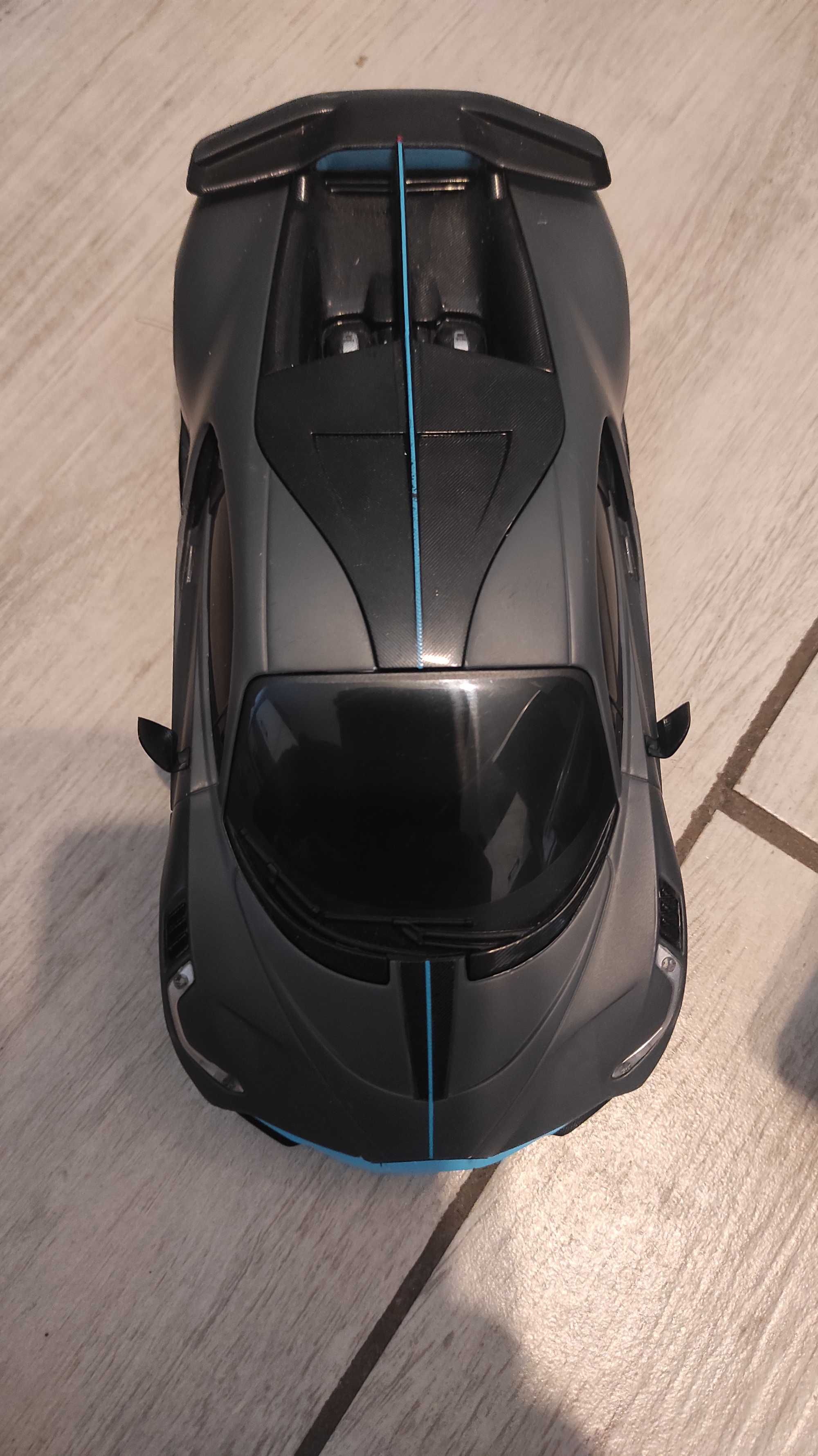 Samochód na pilota Maisto Tech 82333 Bugatti Divo