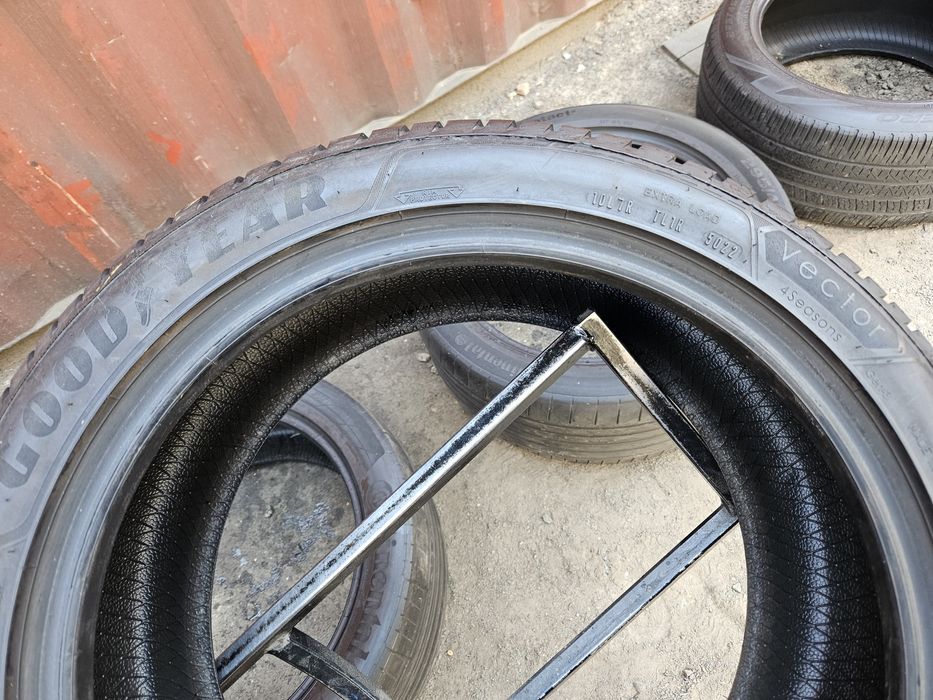 Шины БУ 225 45 R 17 Goodyear Vector 4seasons gen-3 комплект всесезон