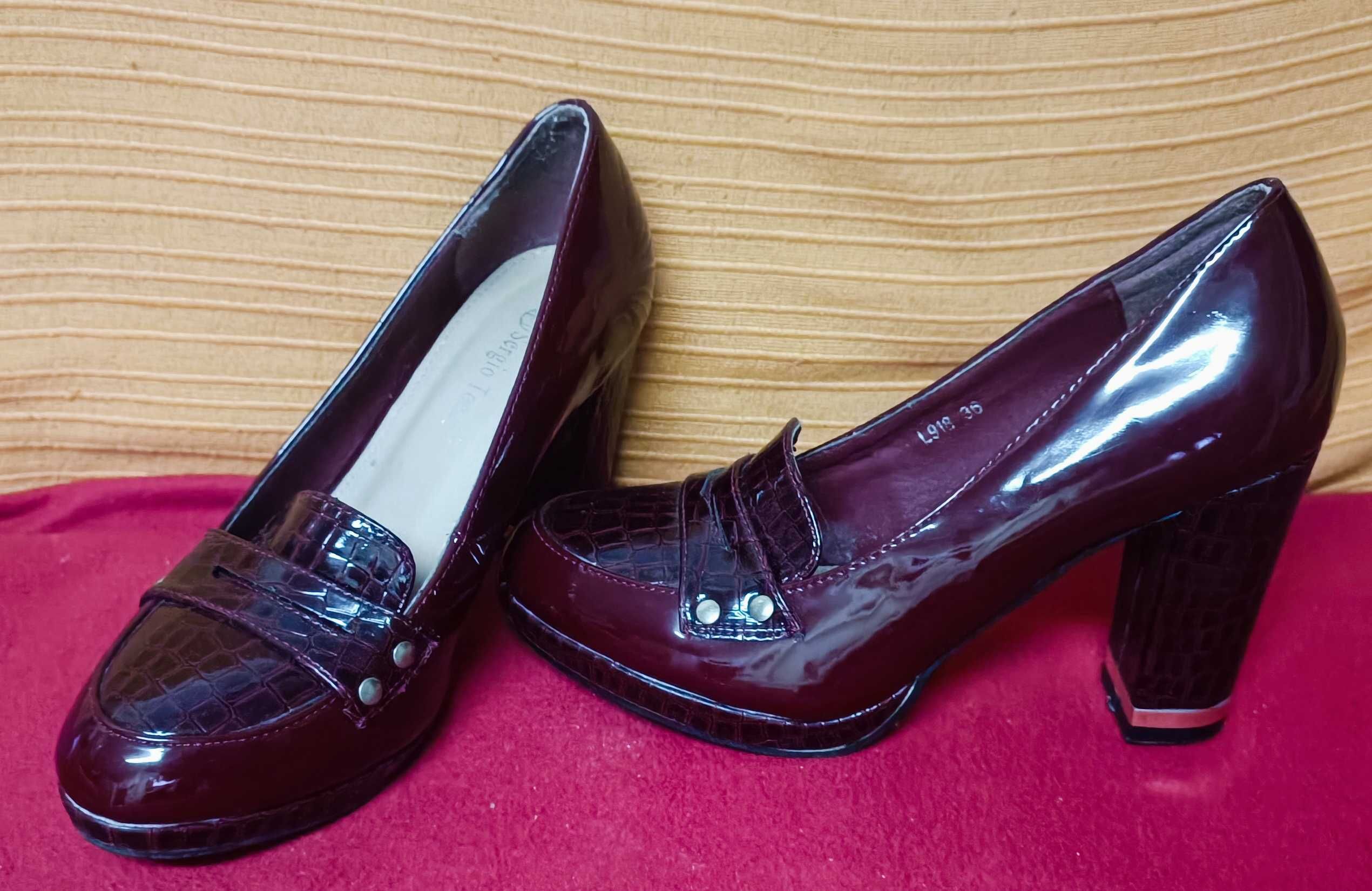 Sapatos salto alto