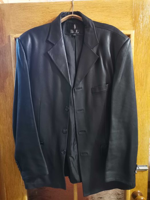 Педжак кожаный чёрный.