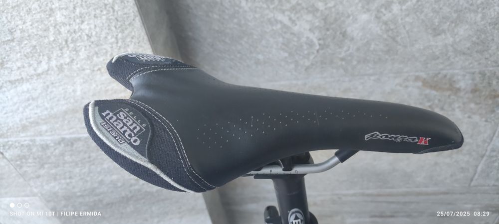 Bicicleta BTT suspensão total