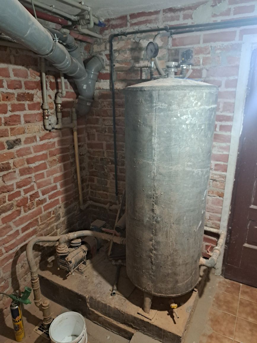 Hydrofor 200l wraz z silnikiem i osprzętem