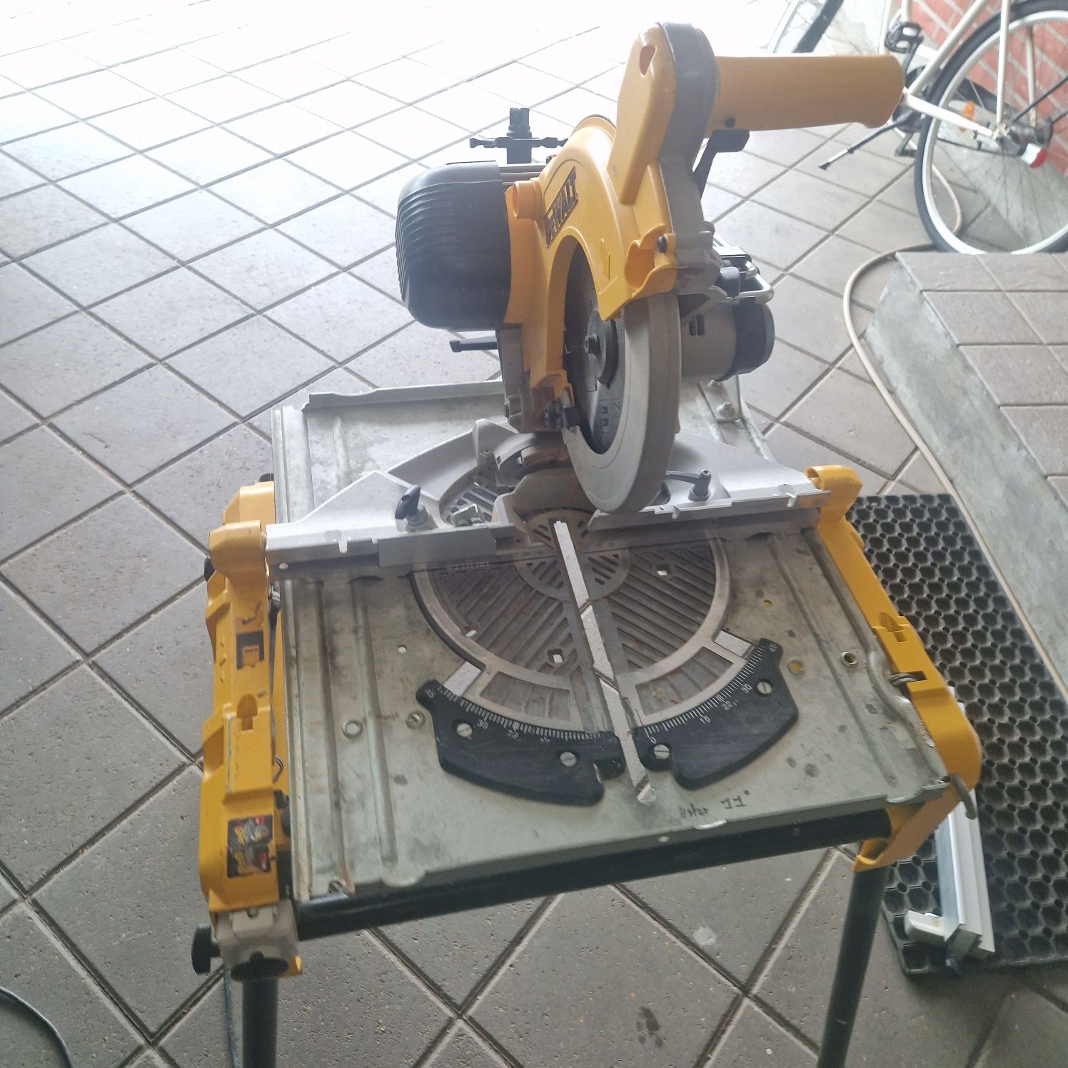 Pila dewalt dw743 ukosnica odwracalna krajzega cyrkulacyjna
