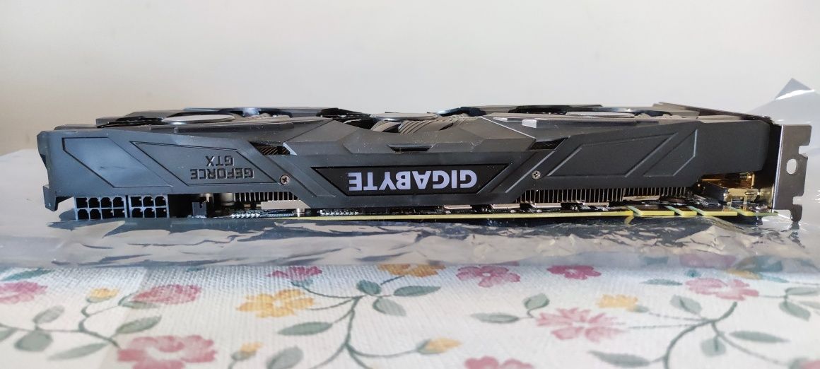 Placa gráfica Gigabyte GTX 1080 Ti Gaming OC Black 11GB