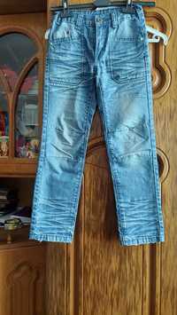 Spodnie jeansowe chłopięce 134.