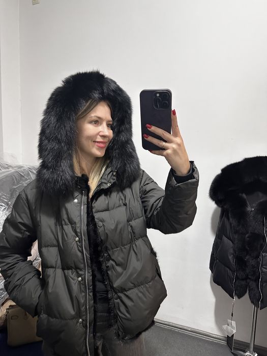 Пуховик з капюшоном з хутром