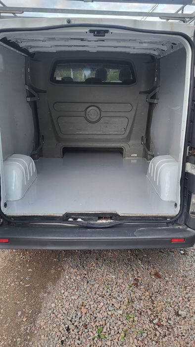 Opel Vivaro 2012 r 6 osobowy oryginalna holenderka 115 long