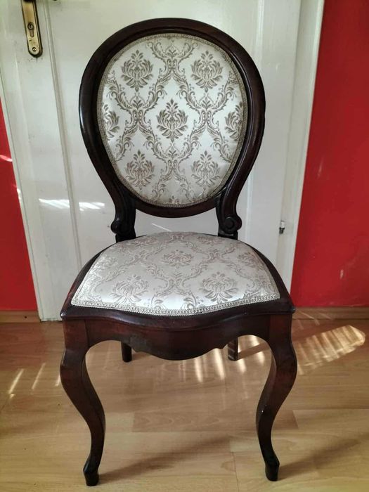 Krzesła w stylu neorenesans– vintage / retro