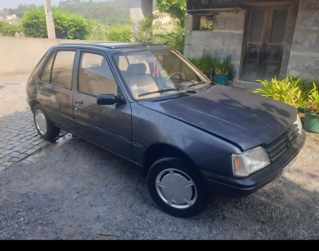 Peugeot 205 direitinho