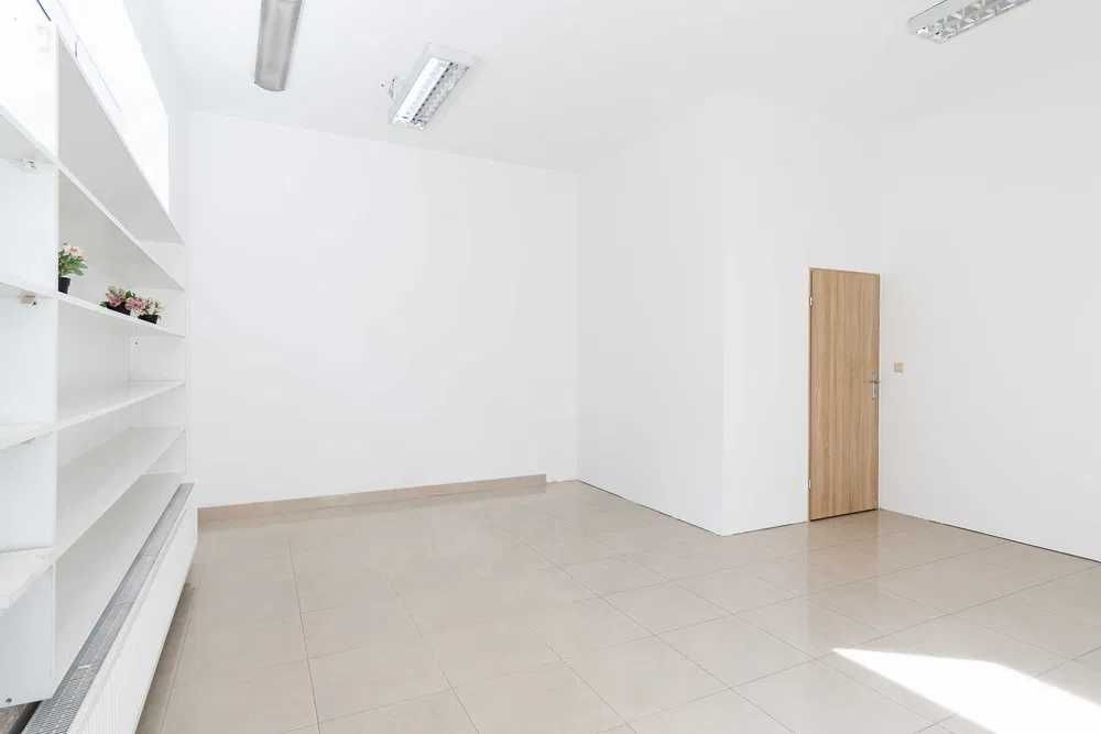 Lokal usługowo - handlowy do wynajęcia w centrum Bochni - 100m2