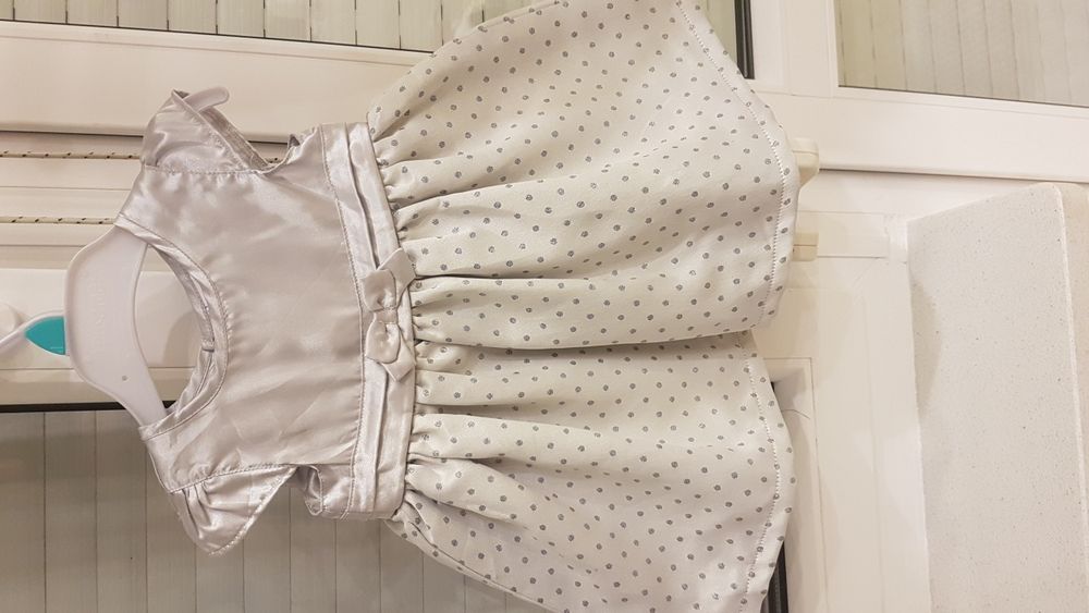 Przepiękna srebrna sukienka na chrzest wesele święta 68 jak nowa