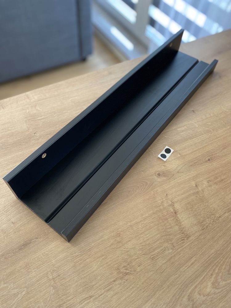 Czarna półka na zdjęcia Ikea