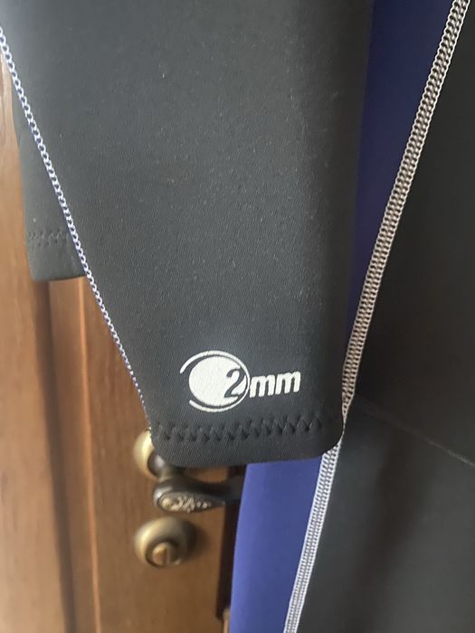 Продам два гидрокостюма нові один xl,m